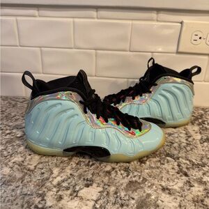 Youth Nike Foamposite ‘mixtape’ (size 6Y)